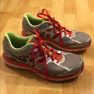 Nike Shoes {Size 9.5}